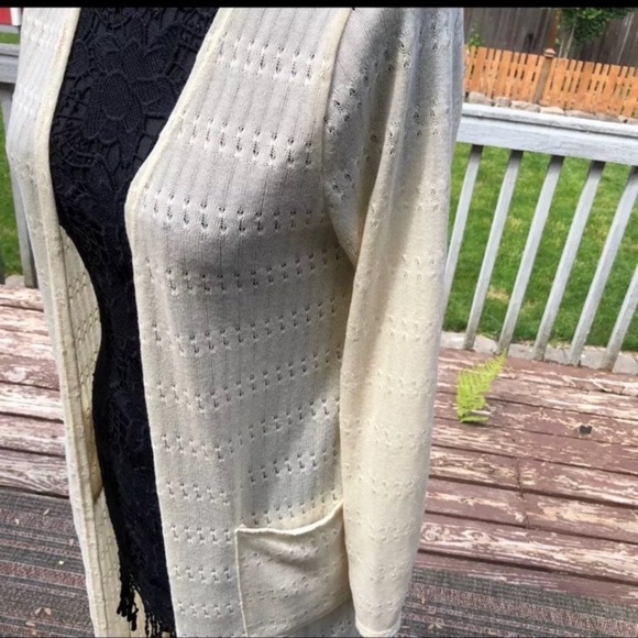 Macys cream GORG Sweater trenchcoat Layer or ware in the spring, plus pockets! - Picture 4 of 5